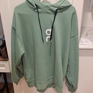 Run On Clouds Mens Large Green Hoodie